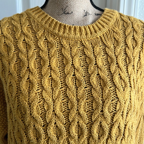 H&M Cable Knit Scoopneck Sweater | Medium - Picture 3 of 9